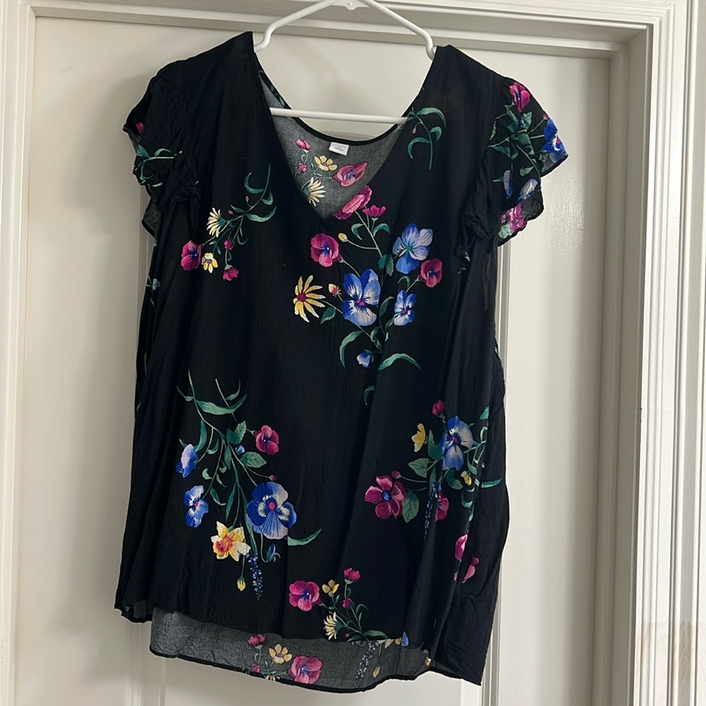 Black and floral women’s top